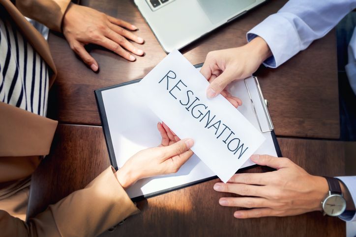 resign2-5a48342022fa3a00366eb3b8